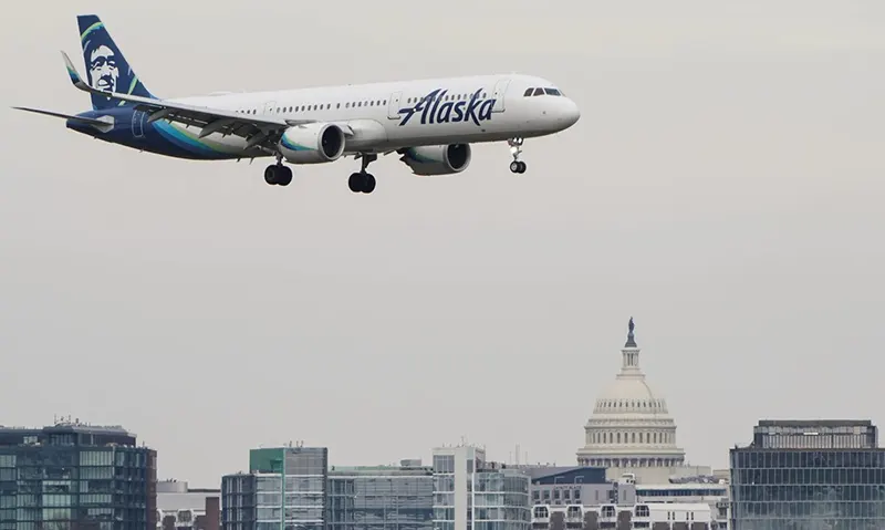 طيار أميركي خارج الخدمة حاول تعطيل محركات طائرة